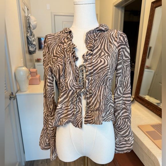ShowPo dillie top in zebra size 6 or S zebra print tie front blouse brown - Picture 8 of 12